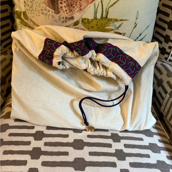 Tory Burch Black Pebbled Leather Crossbody Bag with Gold Hardware - Picture 16 of 16